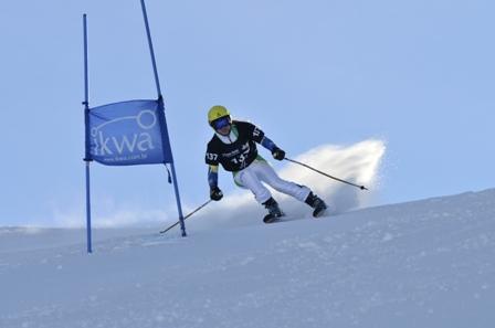 A paulista Eliza Nobre, de 15 anos, fez sua estreia como atleta profissional de Ski Alpino durante a temporada de inverno no hemisfério sul, em agosto de 2011 / Foto: Divulgação